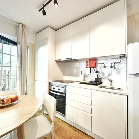 Curious Crow 1 By Homeful Homes Apartment Lisbon